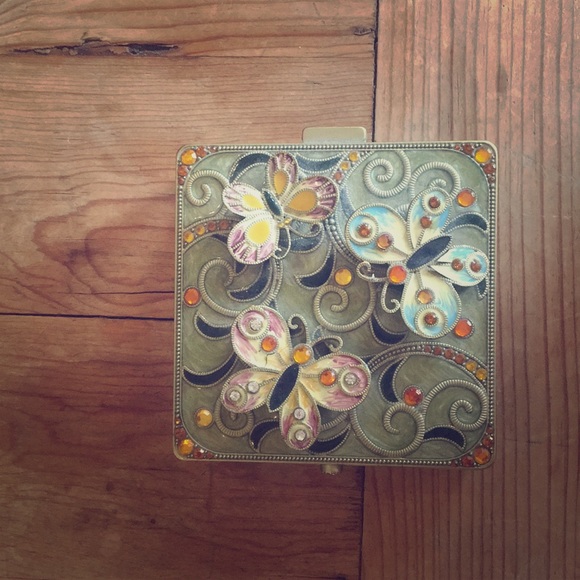 Ashleigh Manor Jewelry box. - Picture 1 of 8